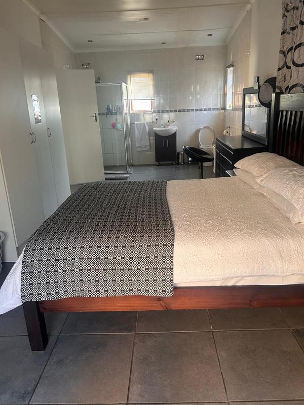 To Let 5 Bedroom Property for Rent in Onrus Western Cape